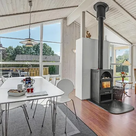 Stunning In Sydals With Sauna Hébergement de vacances Skovmose